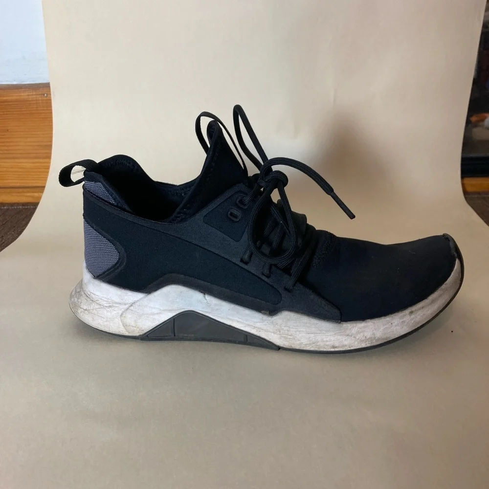 Black Reebok sneakers - Picture 2 of 4